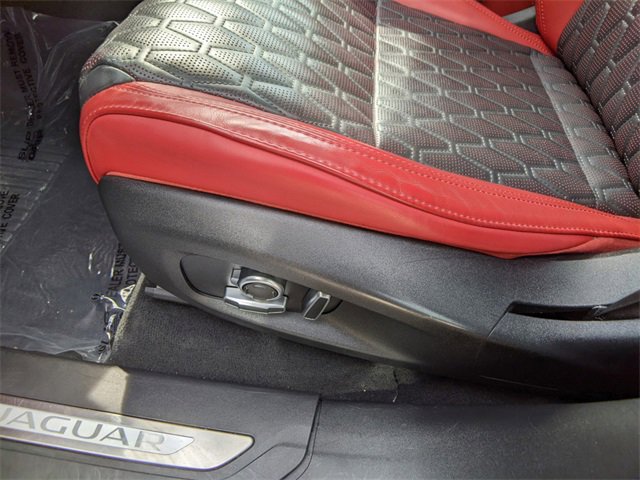 Used 2019 Jaguar F-PACE SVR image 15