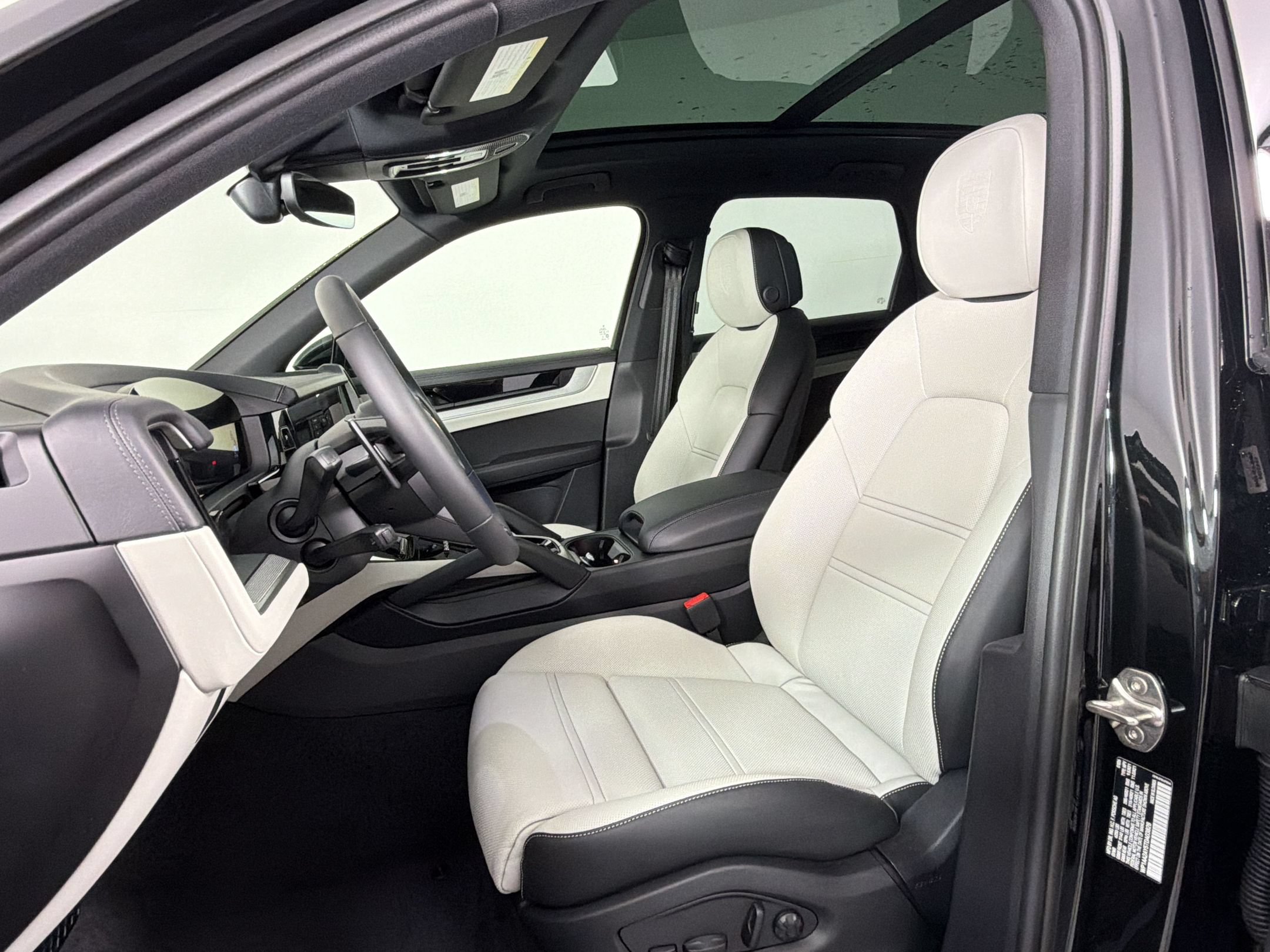 Certified 2026 Porsche Cayenne AWD/4WD image 5