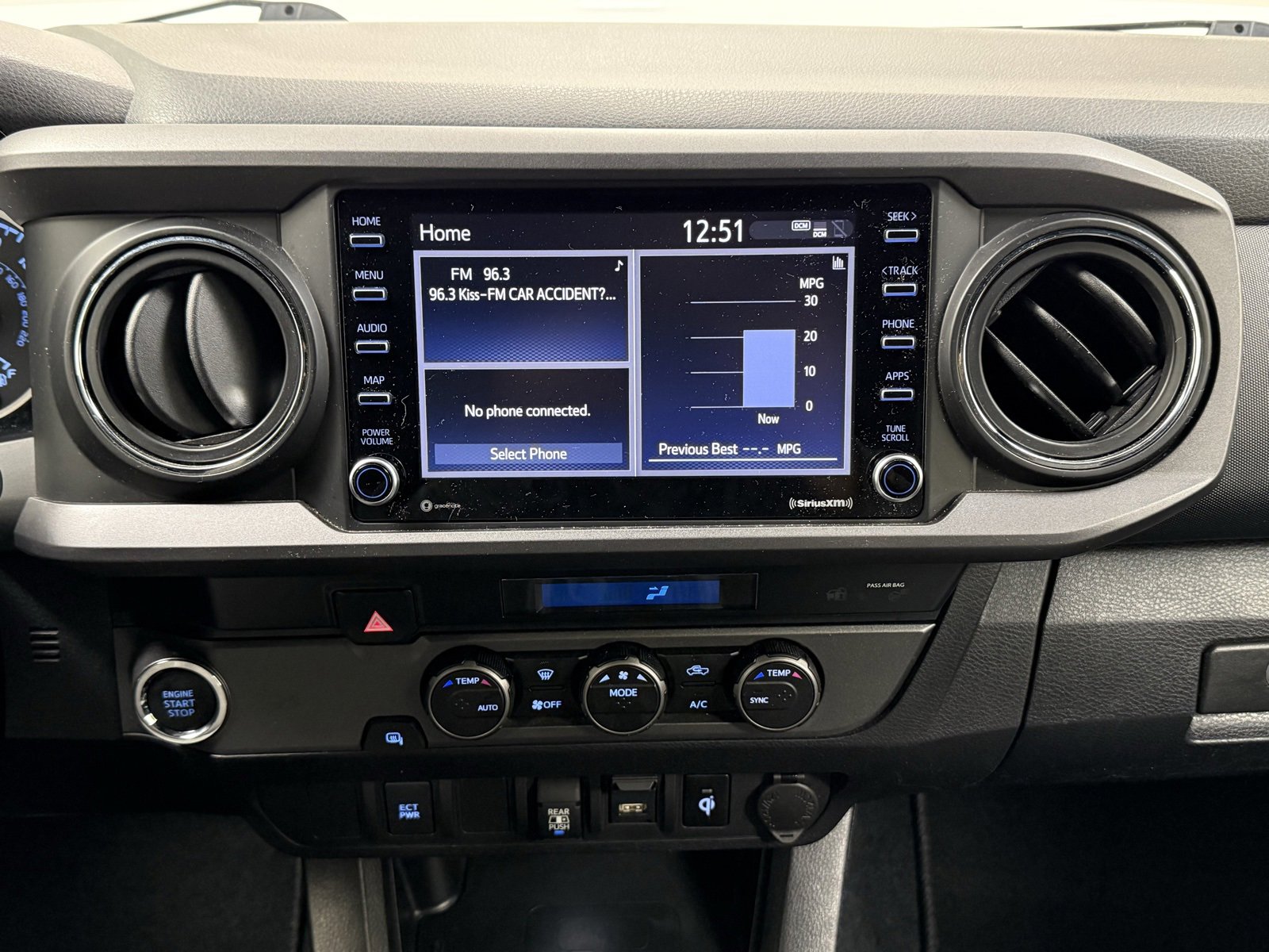 Used 2022 Toyota Tacoma TRD Off-Road image 19