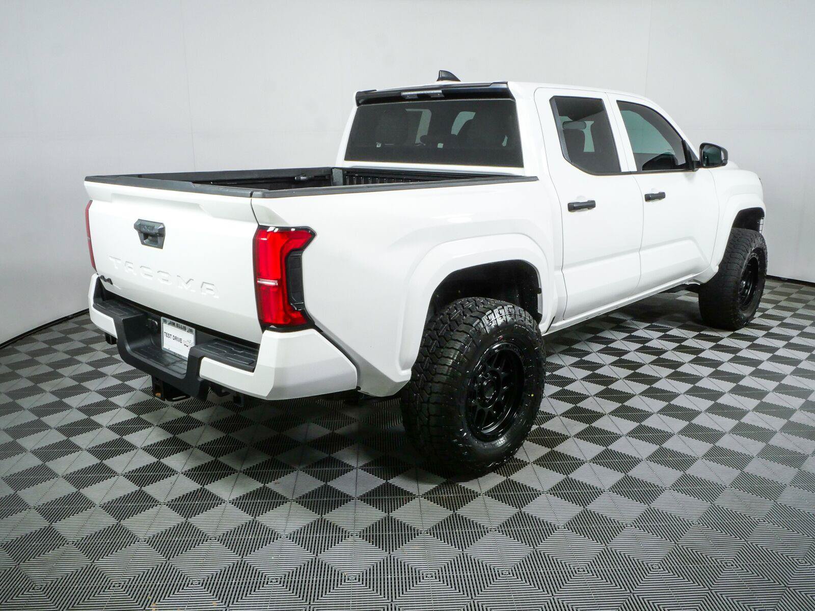 Used 2025 Toyota Tacoma SR AWD/4WD image 3