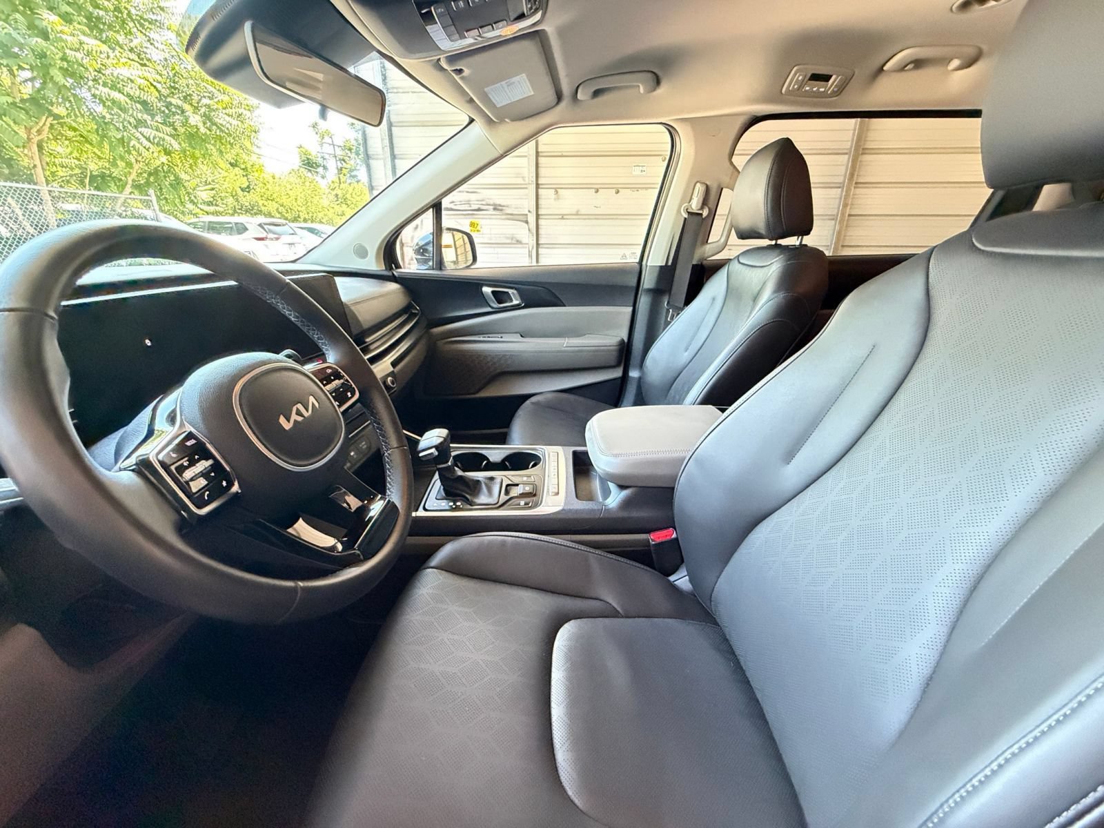 Used 2026 Kia Carnival FWD image 23