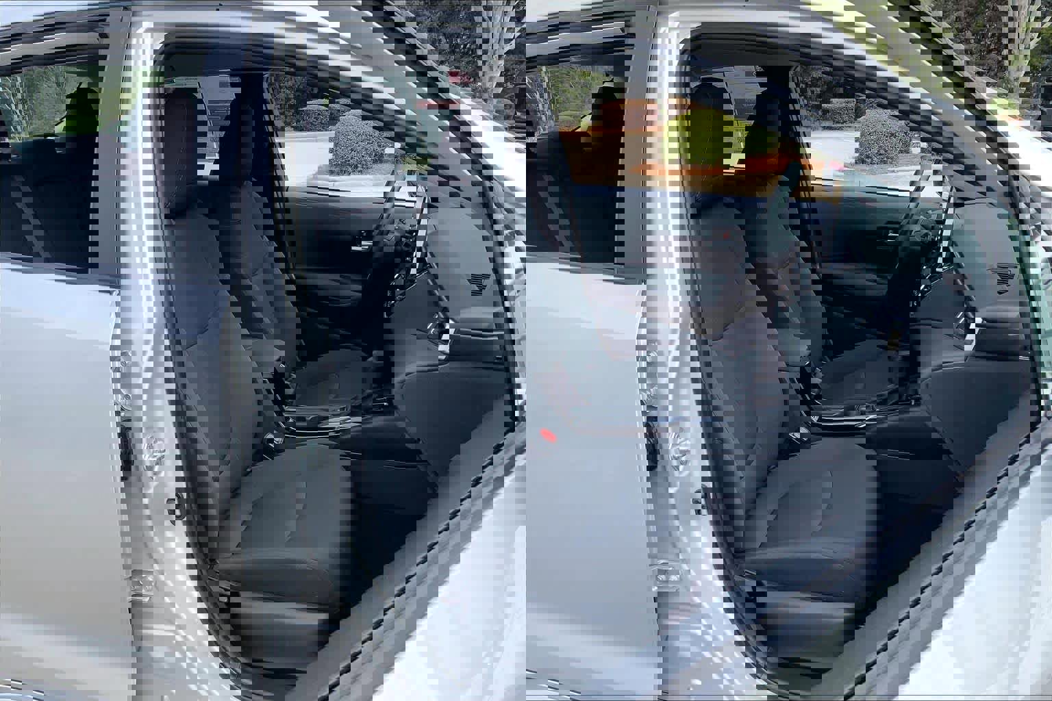 Used 2021 Toyota Corolla LE image 9