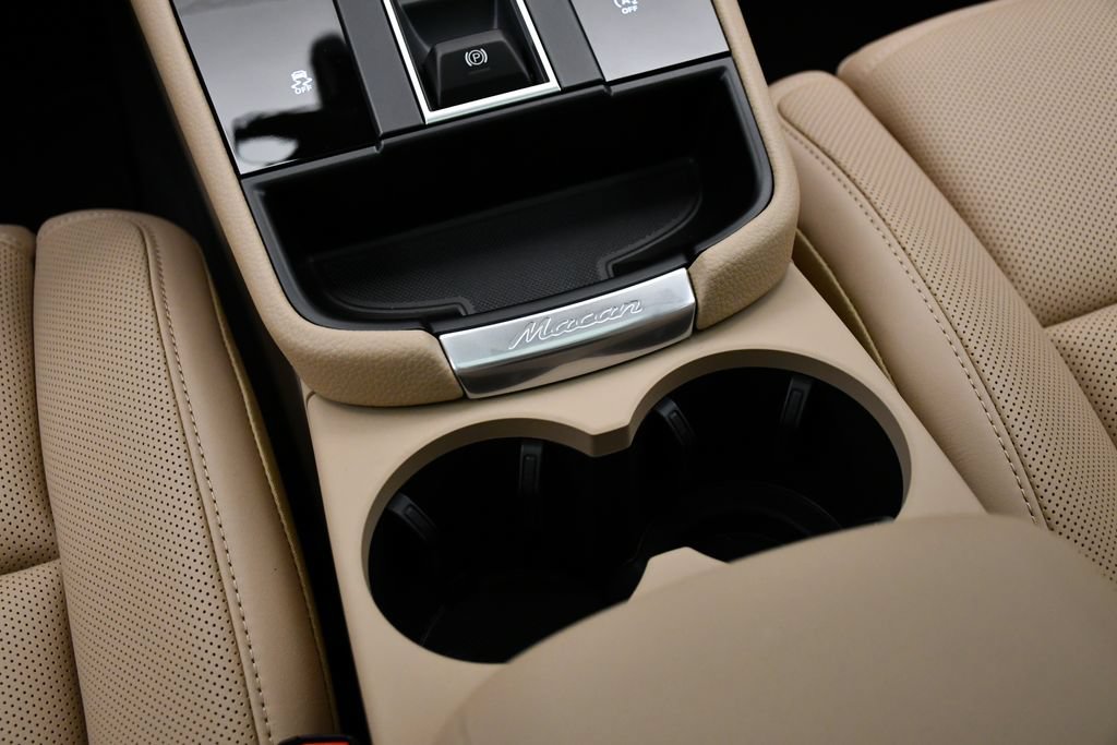 Certified 2026 Porsche Macan Turbo AWD/4WD image 32