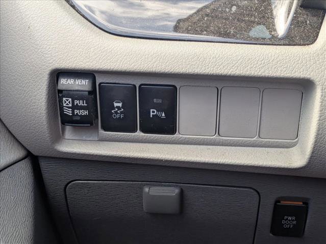 Used 2019 Toyota Sienna XLE w/ XLE Navigation Package FWD image 13