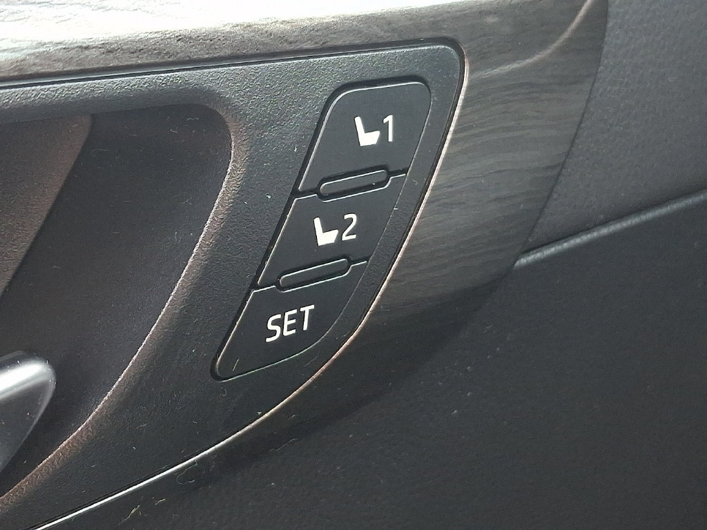 Used 2021 Toyota Highlander Limited AWD/4WD image 30