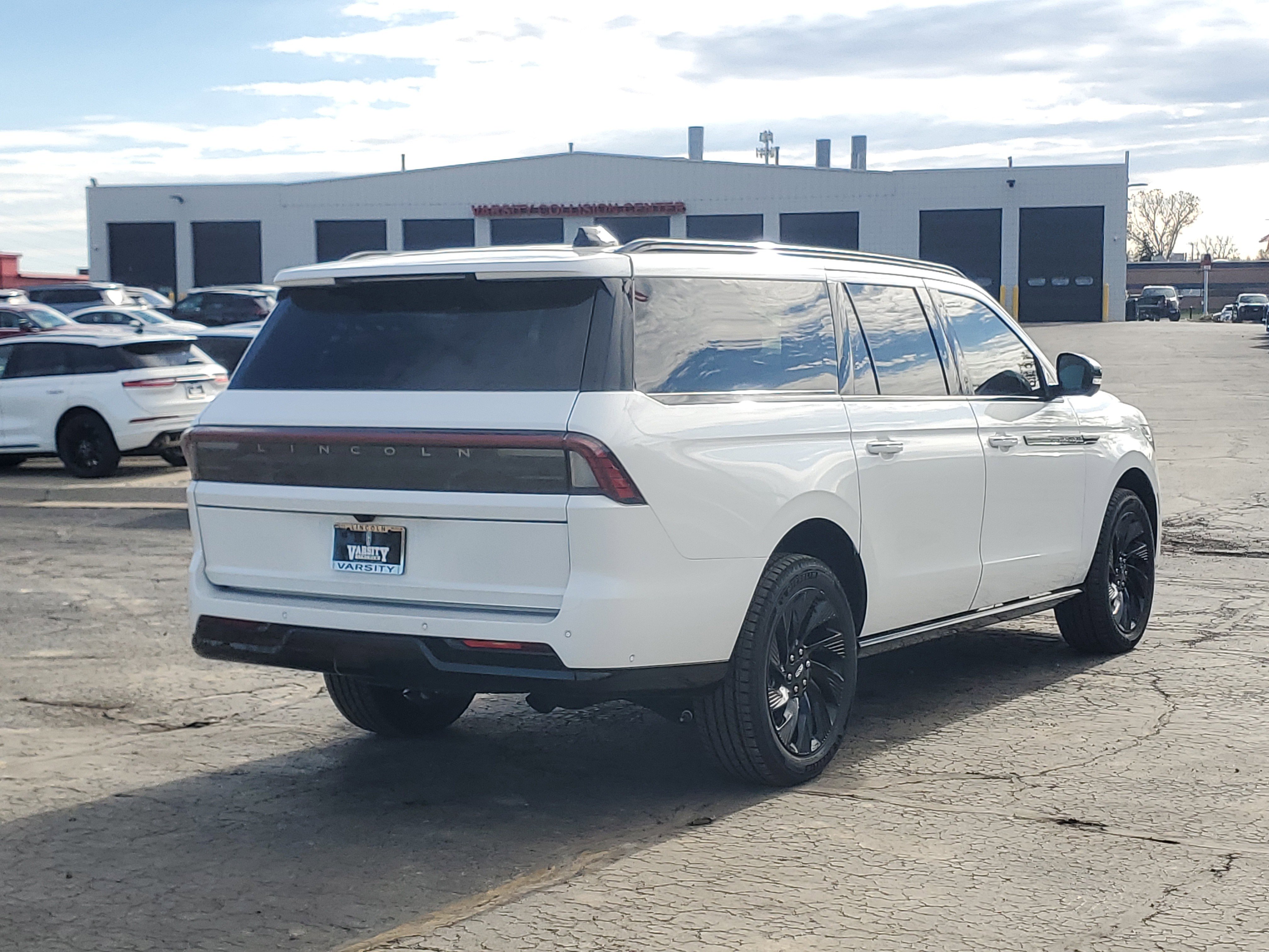 New 2025 Lincoln Navigator L Reserve w/ Jet Appearance Package image 4