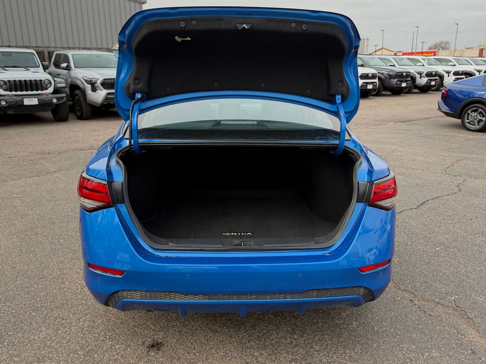 Used 2025 Nissan Sentra SV image 28