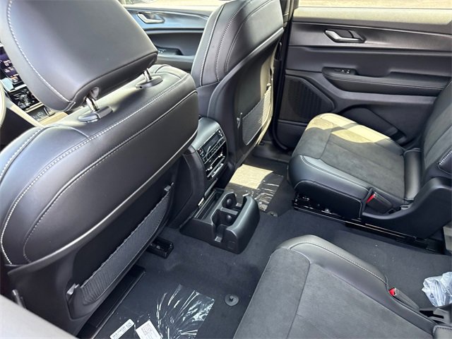 New 2025 Jeep Grand Cherokee L Altitude image 30