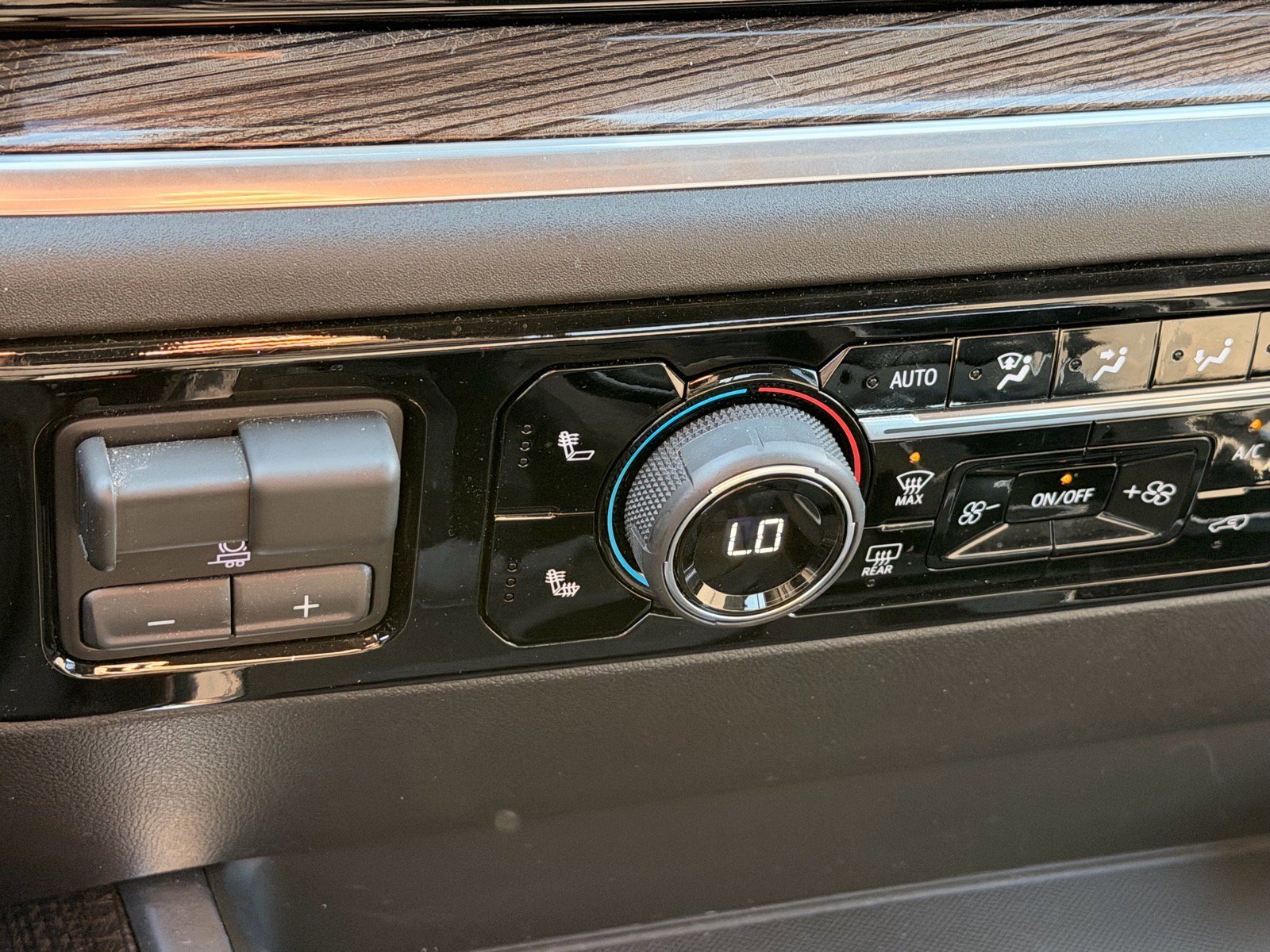 Used 2025 Chevrolet Silverado 1500 RST image 21