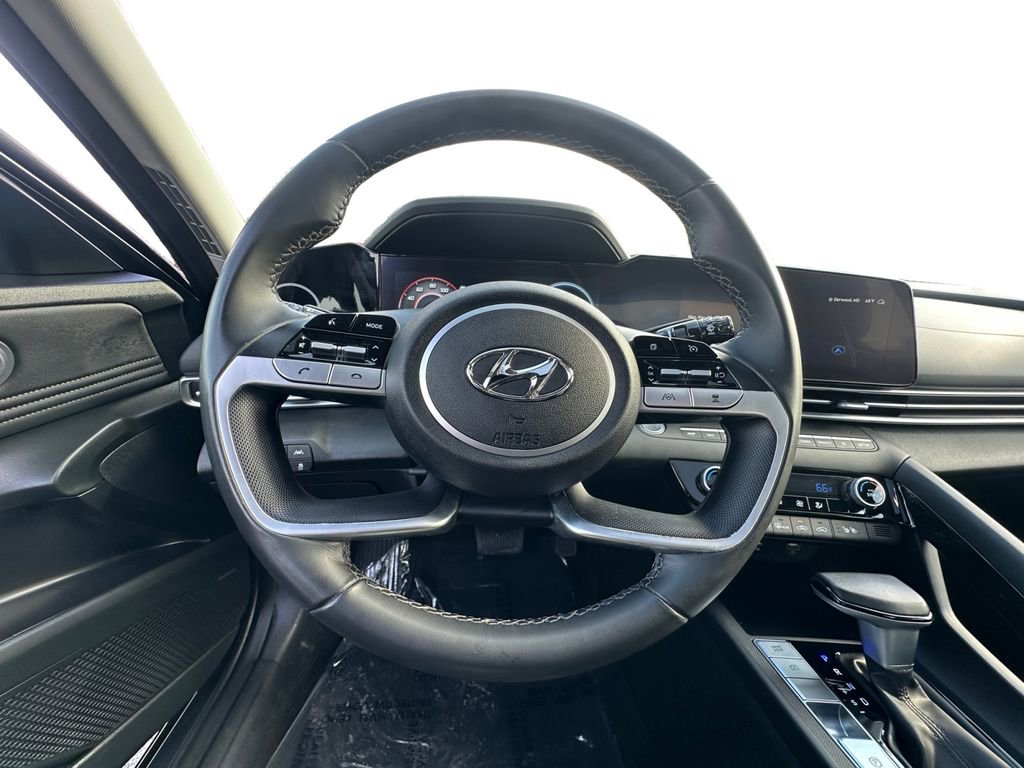 Used 2023 Hyundai Elantra Limited w/ Preferred Accessory Package image 12