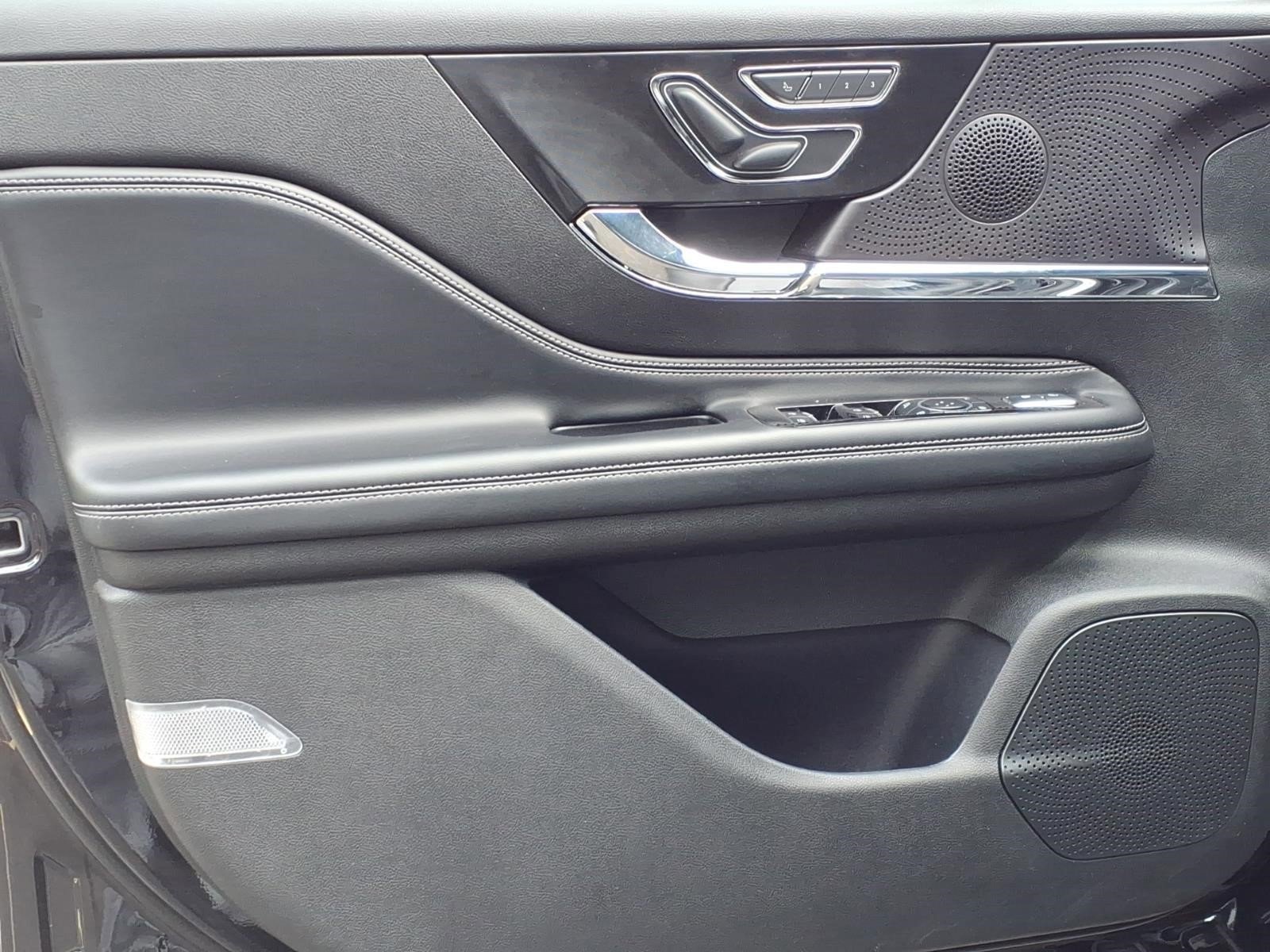 Used 2024 Lincoln Corsair FWD image 9
