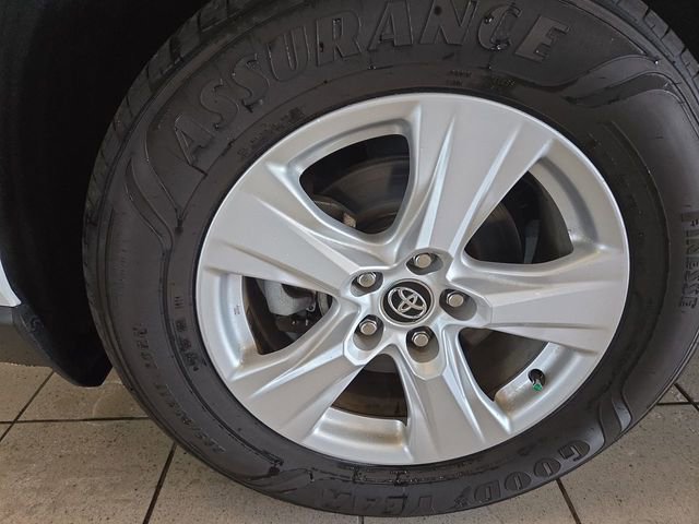 Used 2021 Toyota RAV4 XLE w/ Carpet Mat Package (TMS) image 10