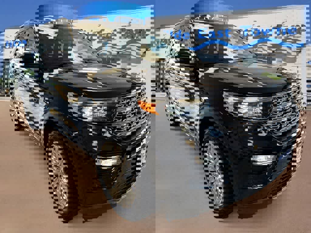 Used 2022 Ford Explorer Limited w/ Equipment Group 301A image 2