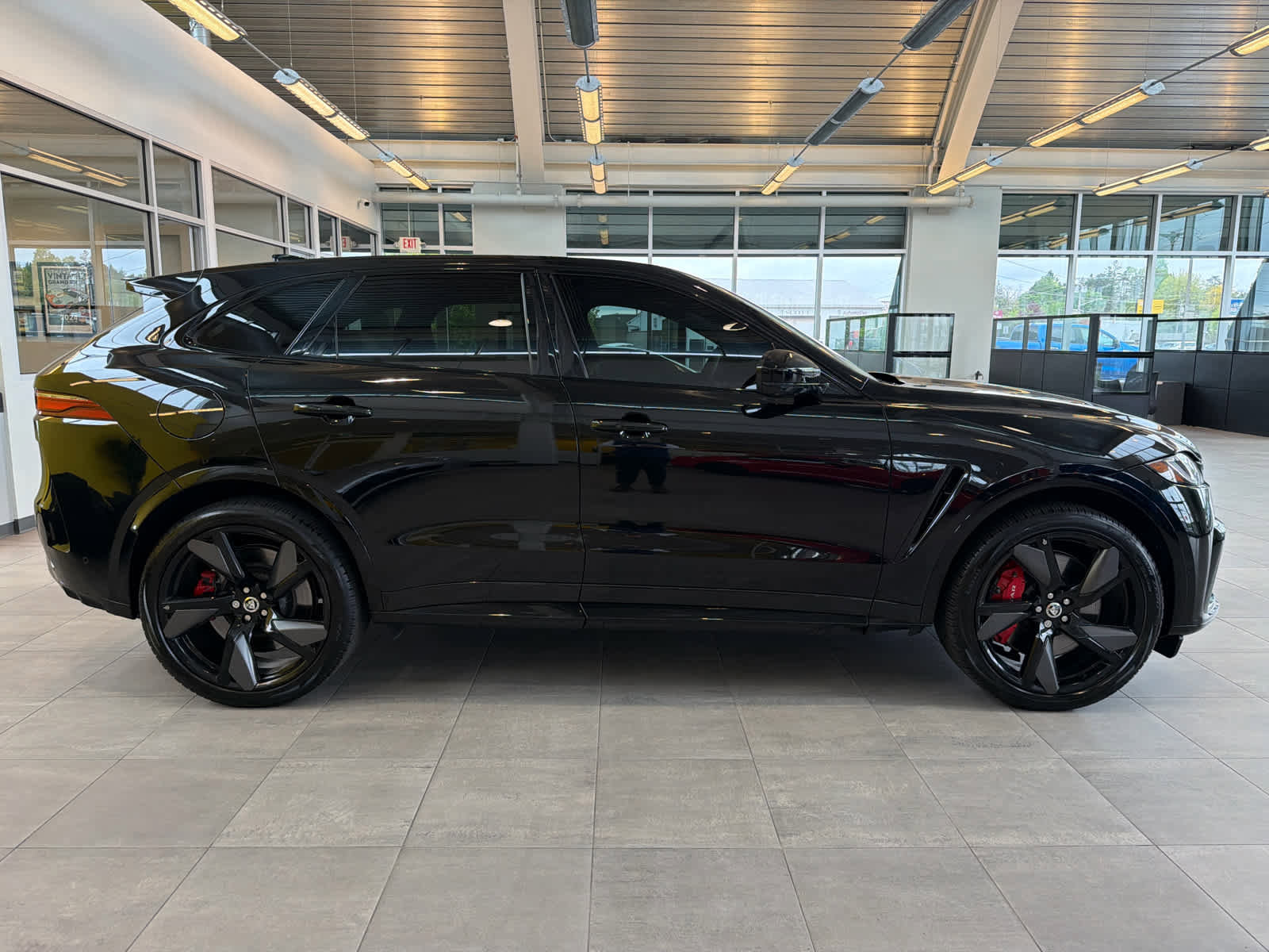 Used 2025 Jaguar F-PACE SVR 575 Edition AWD/4WD image 8
