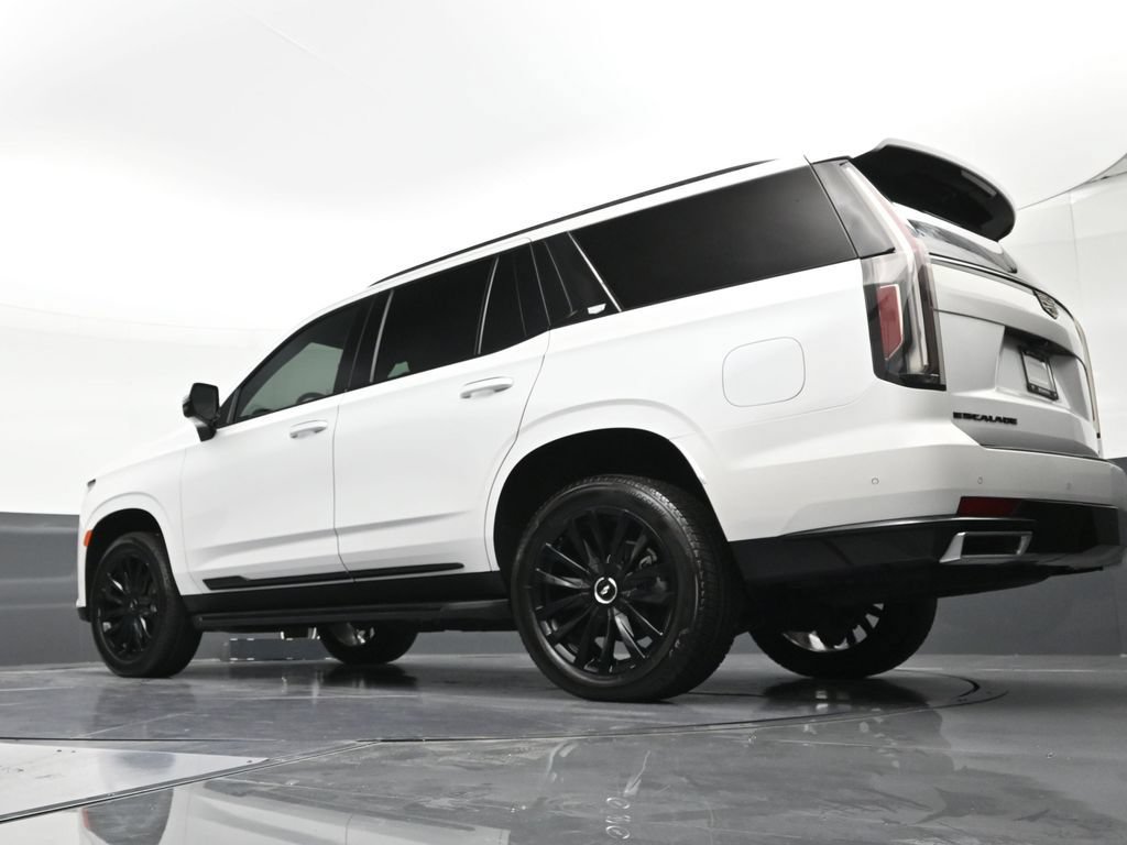Used 2022 Cadillac Escalade Premium Luxury AWD/4WD image 22