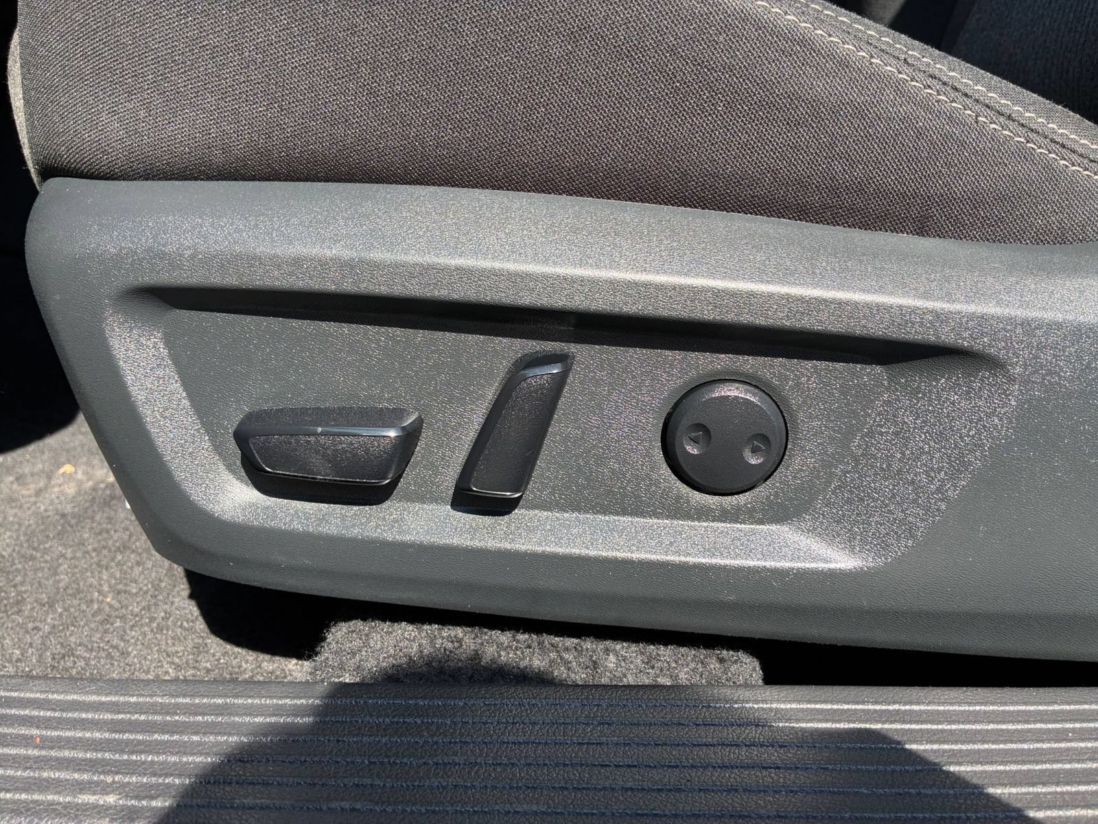 Used 2025 Nissan Rogue SV AWD/4WD image 21