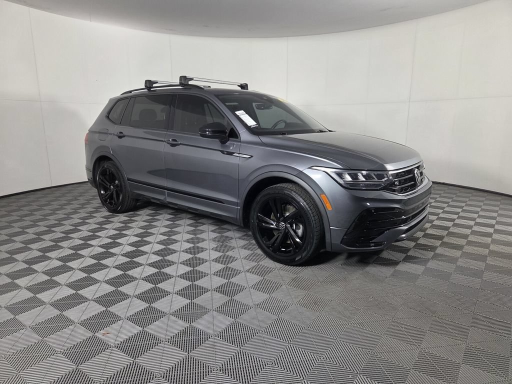 Used 2023 Volkswagen Tiguan SE R-Line FWD image 2