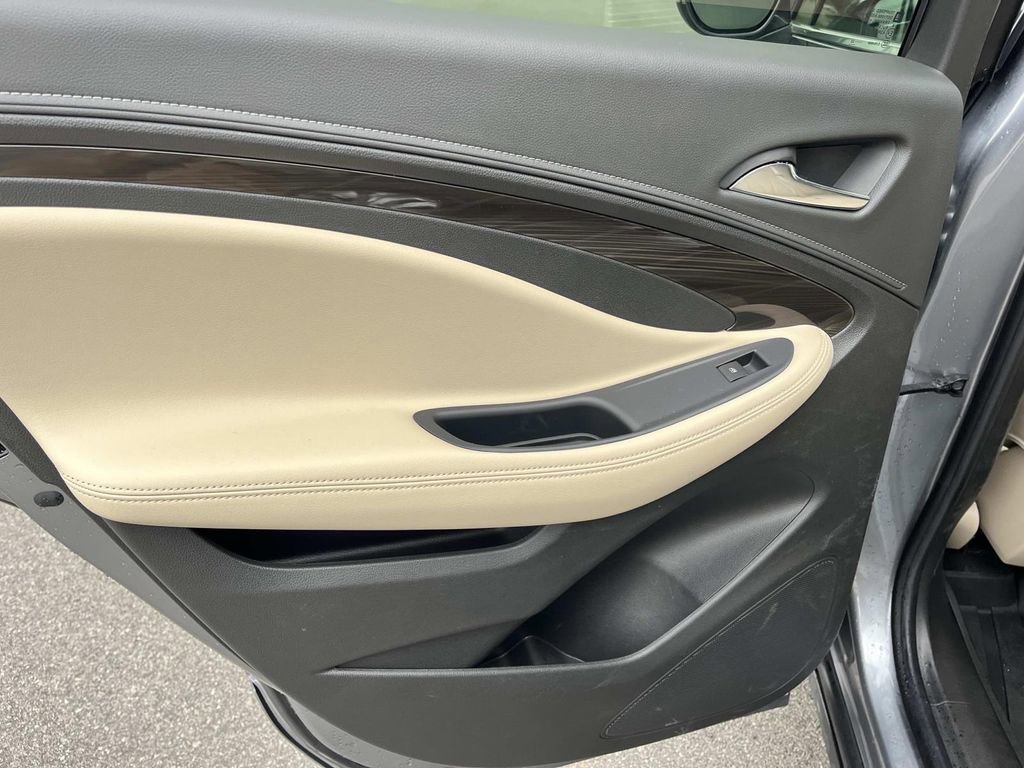 Used 2020 Buick Envision Preferred image 17