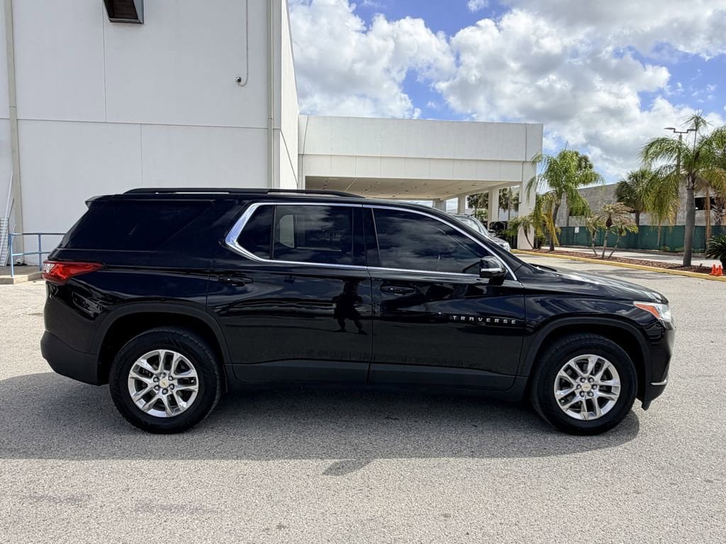 Used 2020 Chevrolet Traverse LT image 4