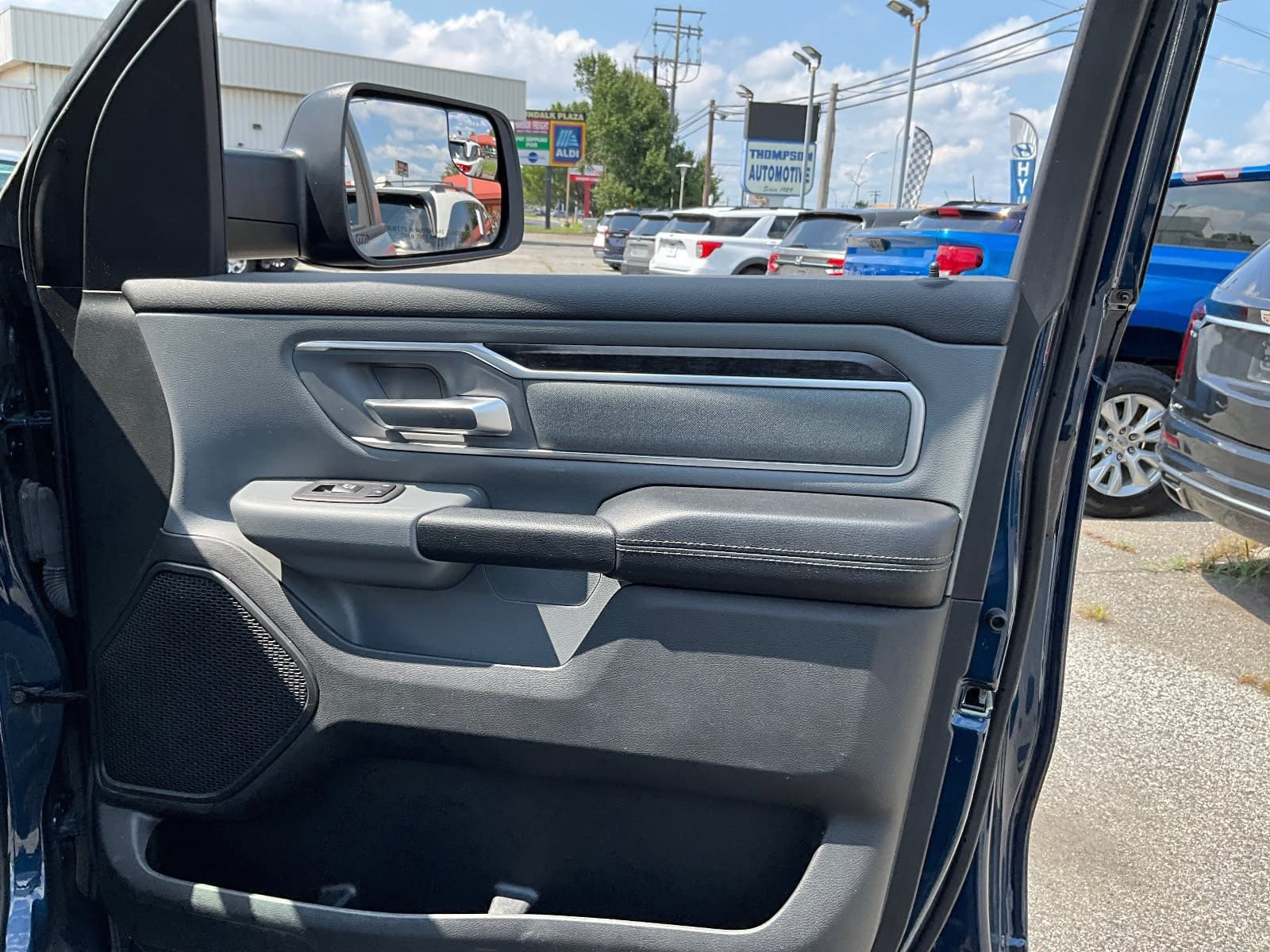 Used 2023 RAM 1500 Big Horn AWD/4WD image 25