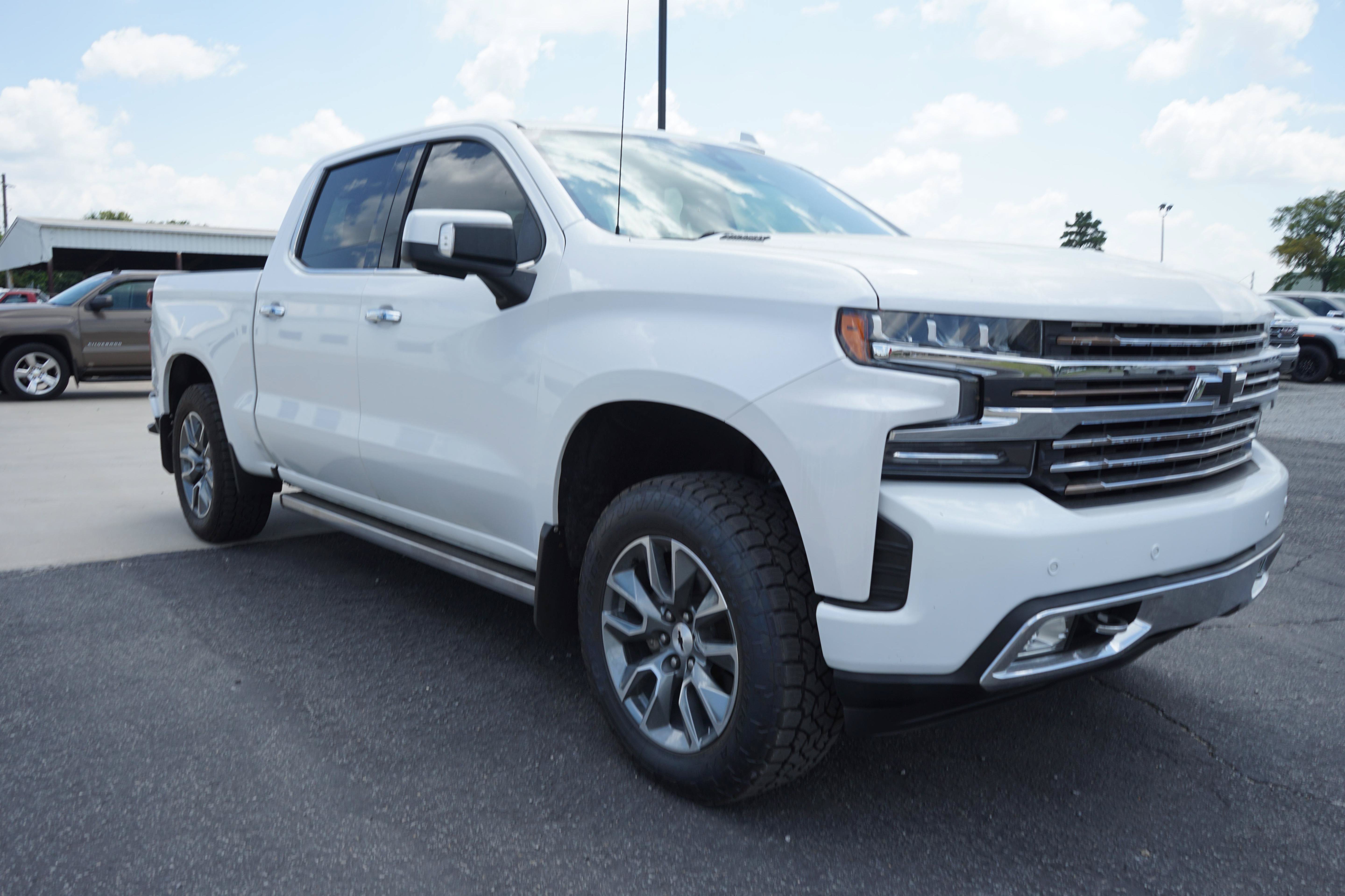 Used 2020 Chevrolet Silverado 1500 High Country w/ Technology Package AWD/4WD image 7
