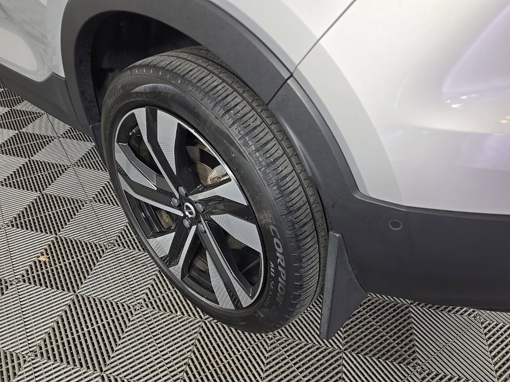 Certified 2023 Volvo XC40 B5 Plus w/ Protection Package Premier image 15