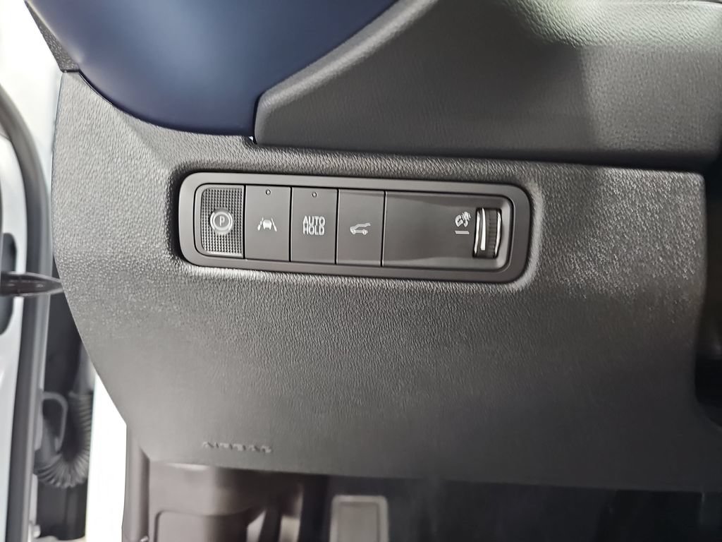 Used 2025 Chevrolet Equinox EV LT w/ LPO, All-Weather Mat Package FWD image 27
