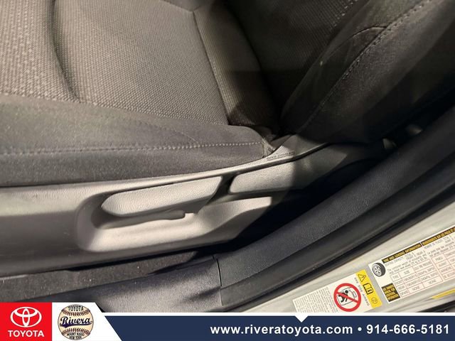 Used 2022 Toyota Prius LE image 9