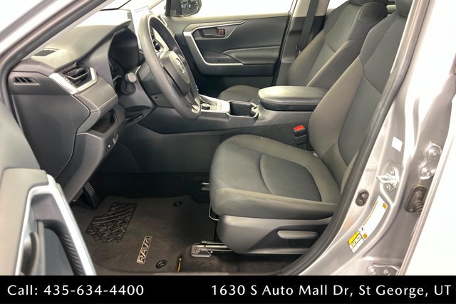 Used 2025 Toyota RAV4 LE AWD/4WD image 17