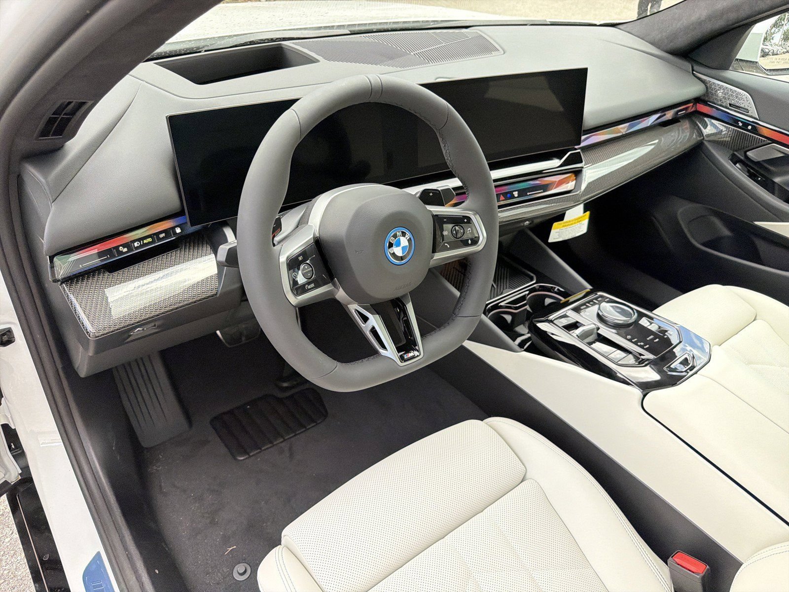 New 2027 BMW 550e xDrive AWD/4WD image 22