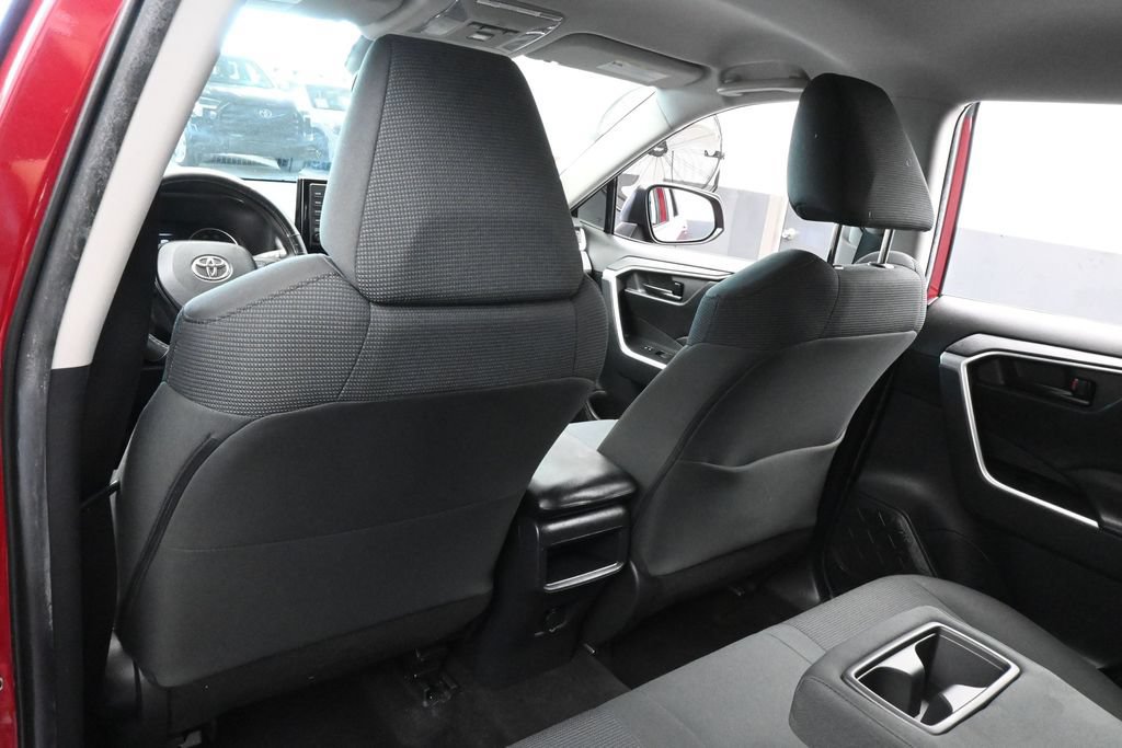 Used 2021 Toyota RAV4 LE FWD image 28