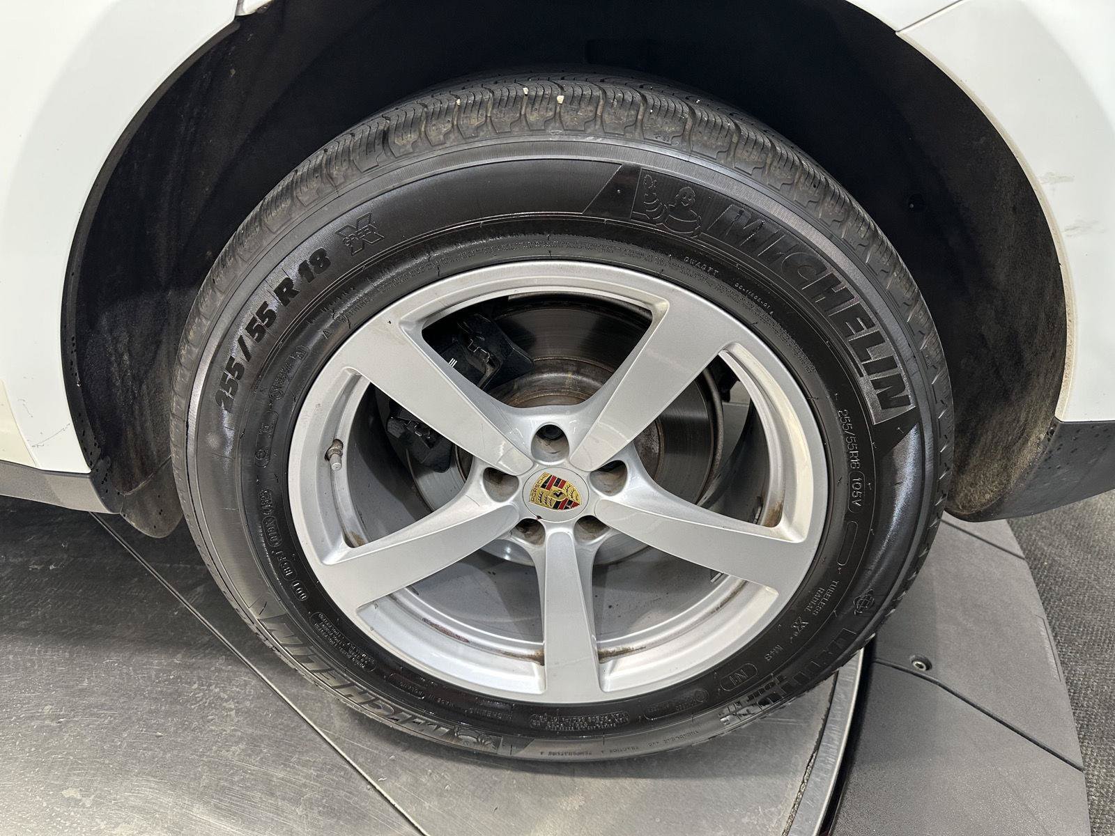 Used 2018 Porsche Macan AWD/4WD image 12