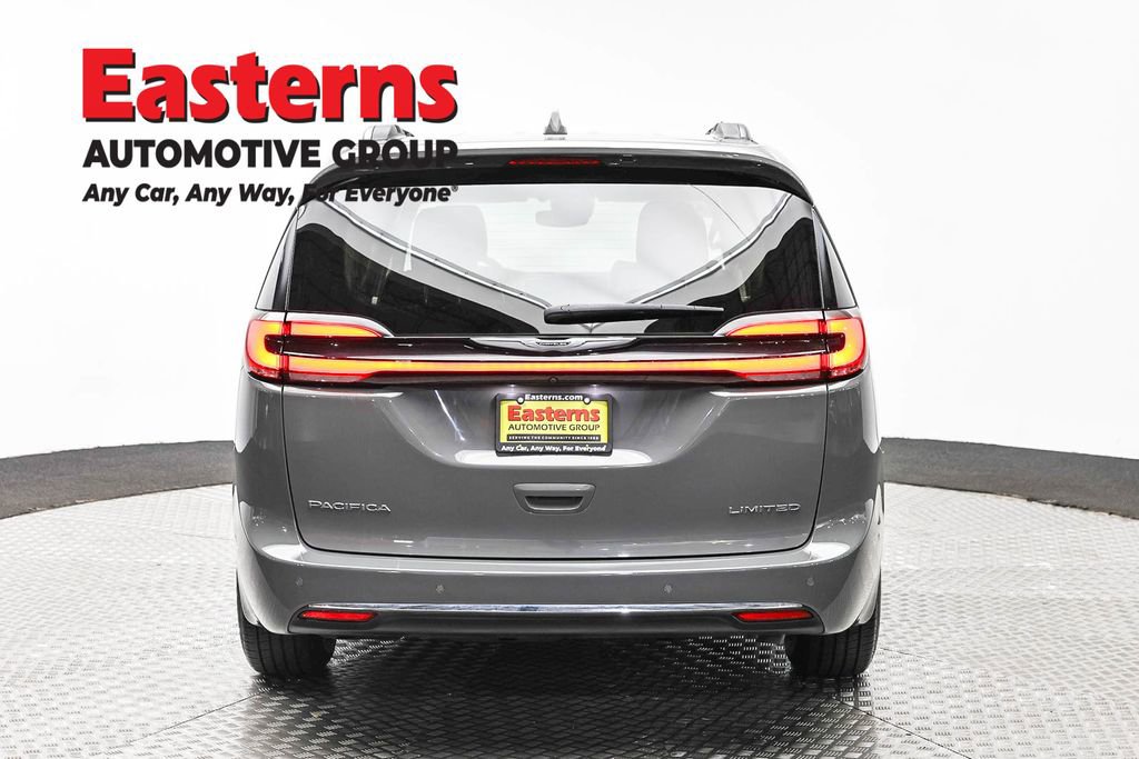 Used 2022 Chrysler Pacifica Limited FWD image 6