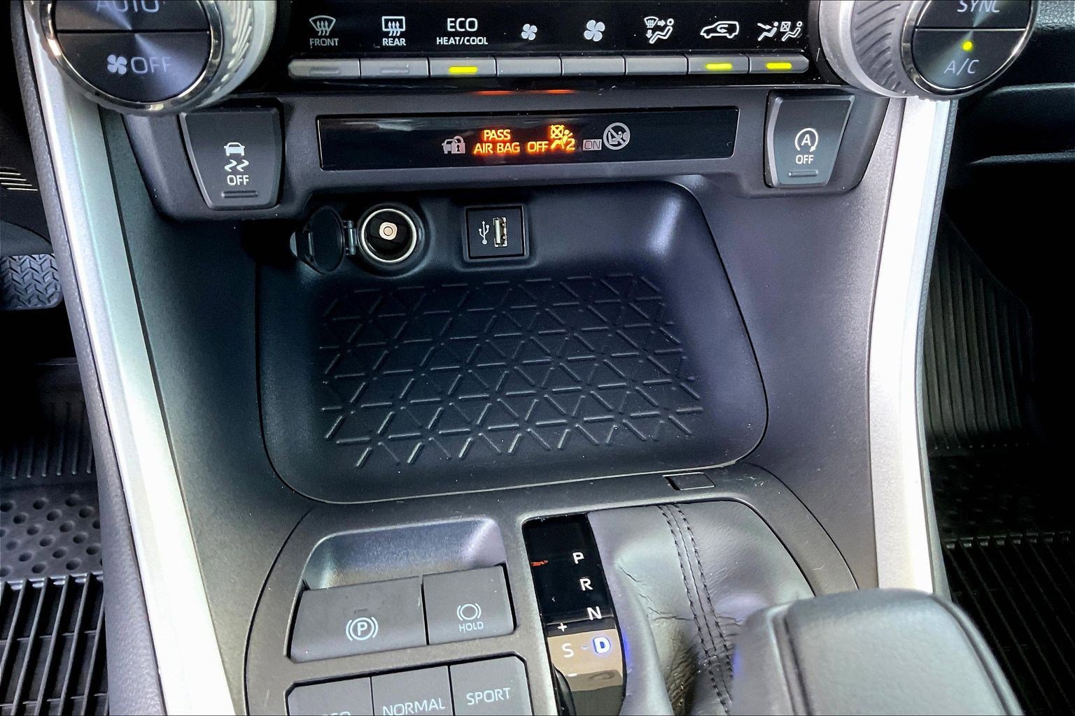 Used 2025 Toyota RAV4 XLE FWD image 15