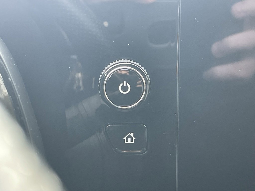 Used 2024 Chevrolet Trax RS w/ Driver Confidence Package image 32