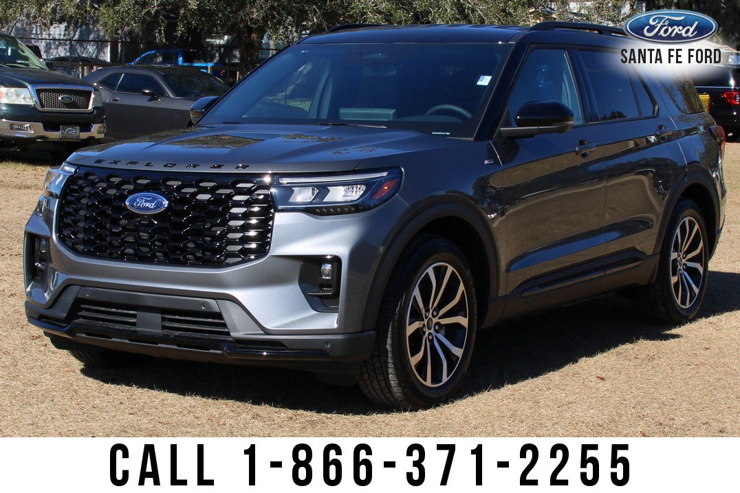 Used 2025 Ford Explorer ST-Line w/ Premium Package RWD image 4