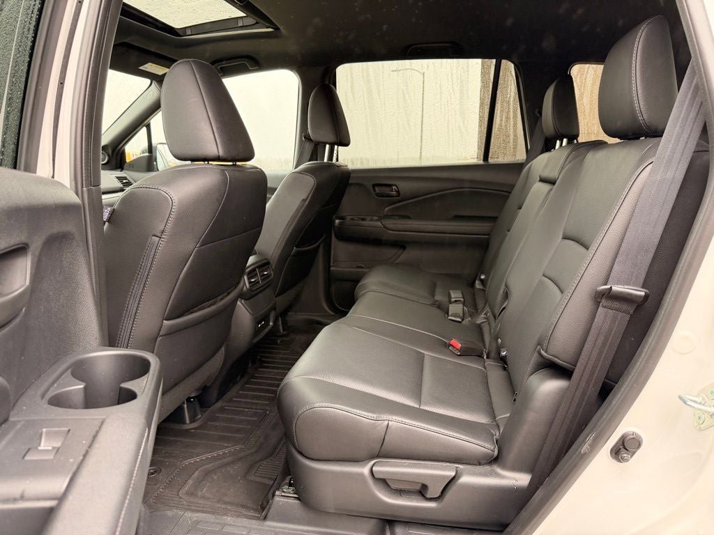 Used 2025 Honda Passport EX-L image 27