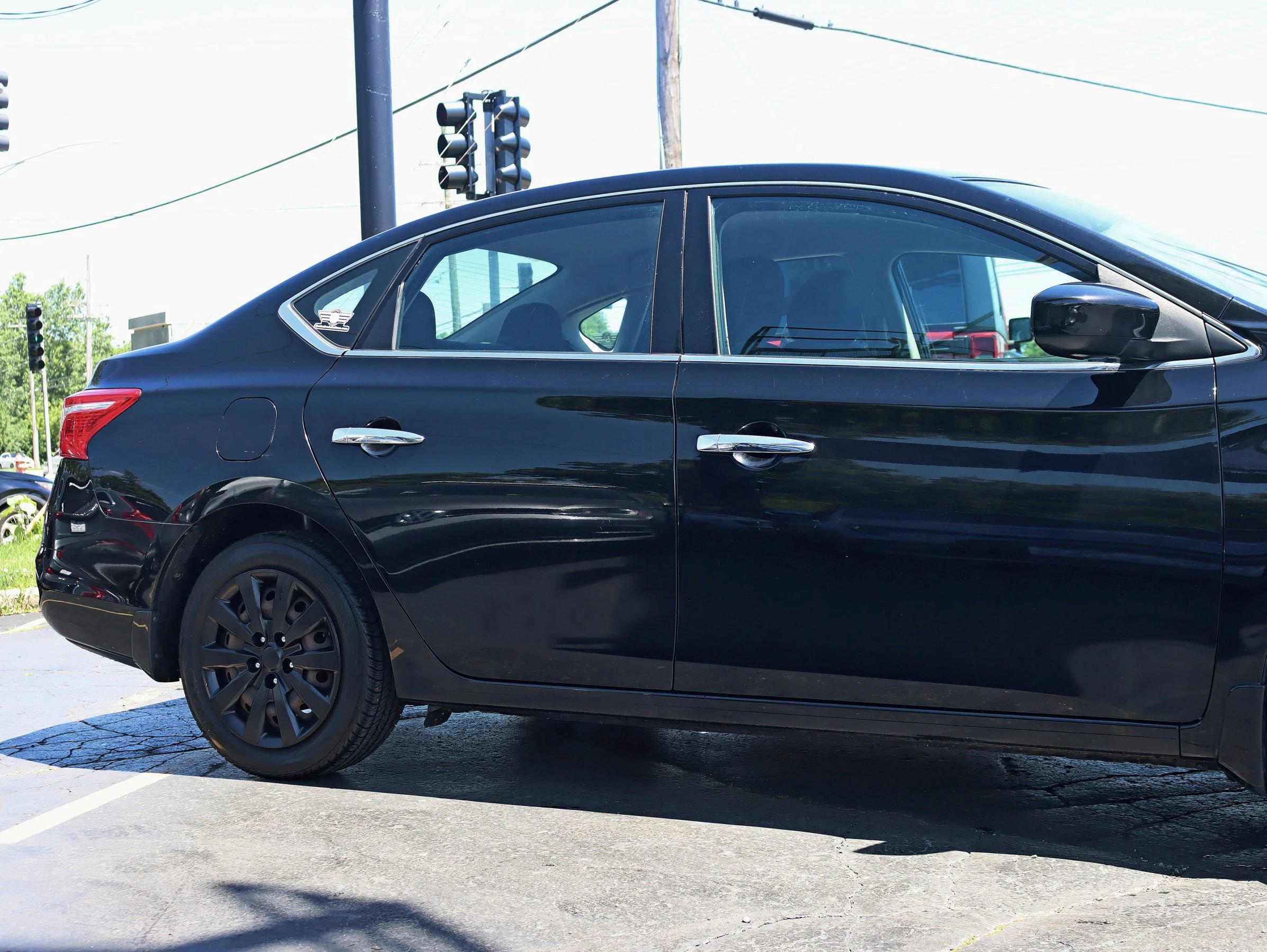 Used 2016 Nissan Sentra S FWD image 4