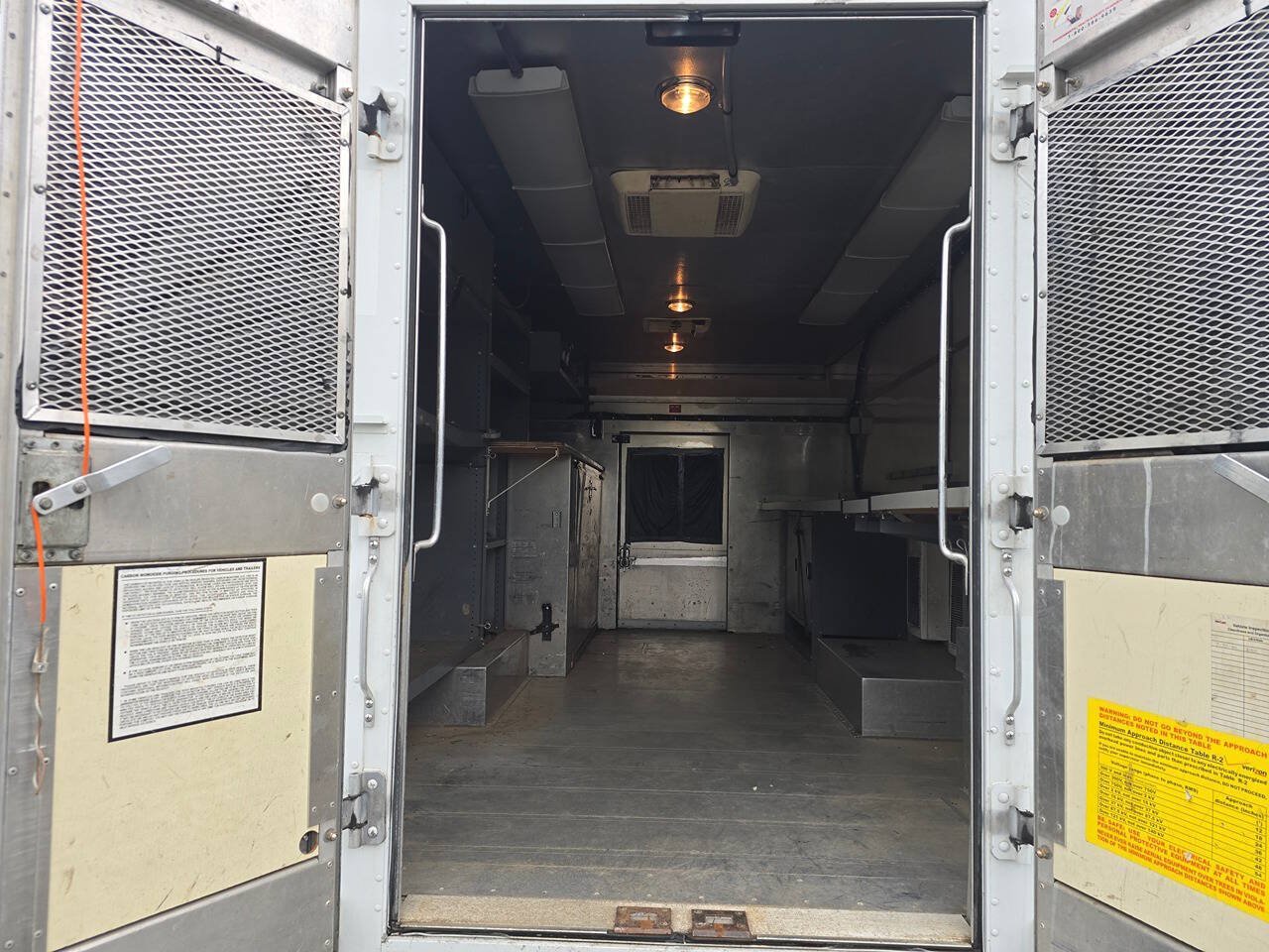 Used 2009 Chevrolet Express 3500 RWD image 8