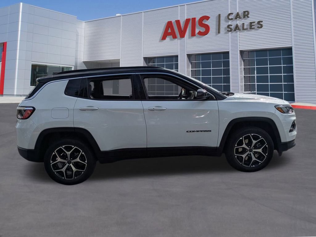 Used 2025 Jeep Compass Limited image 5