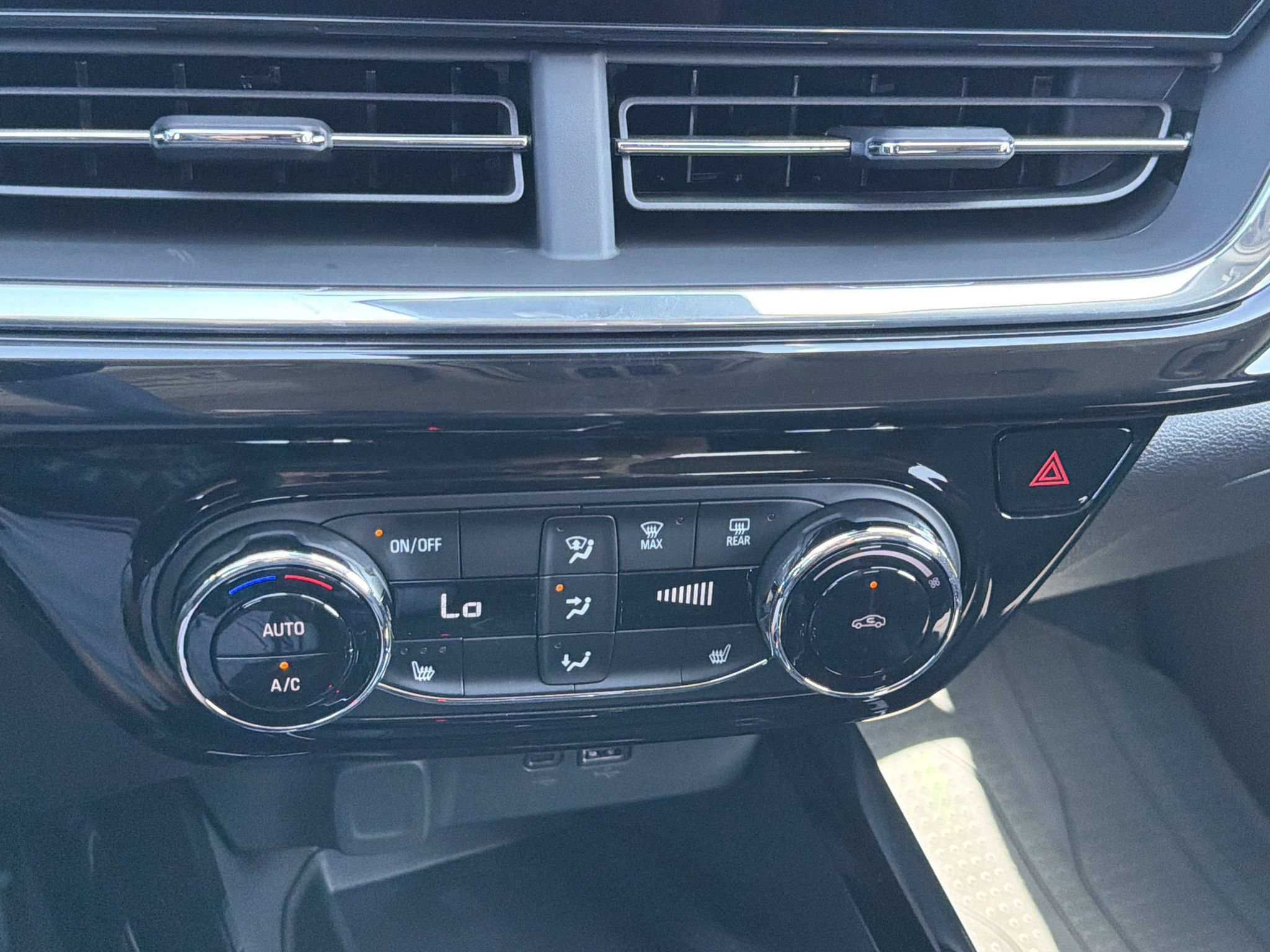 New 2026 Chevrolet Trax ACTIV w/ Sunroof Package FWD image 6