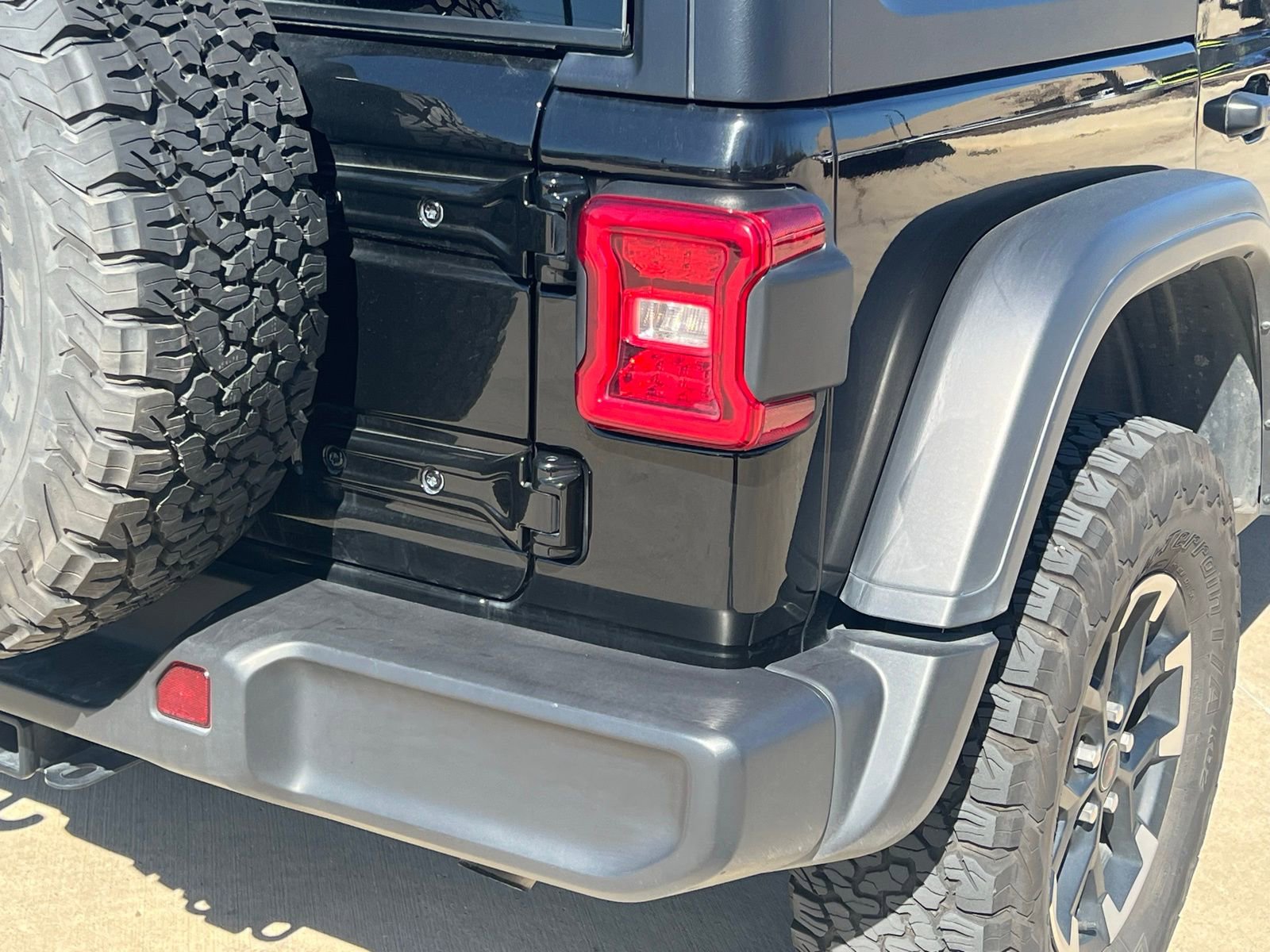 Used 2025 Jeep Wrangler Unlimited Rubicon image 14