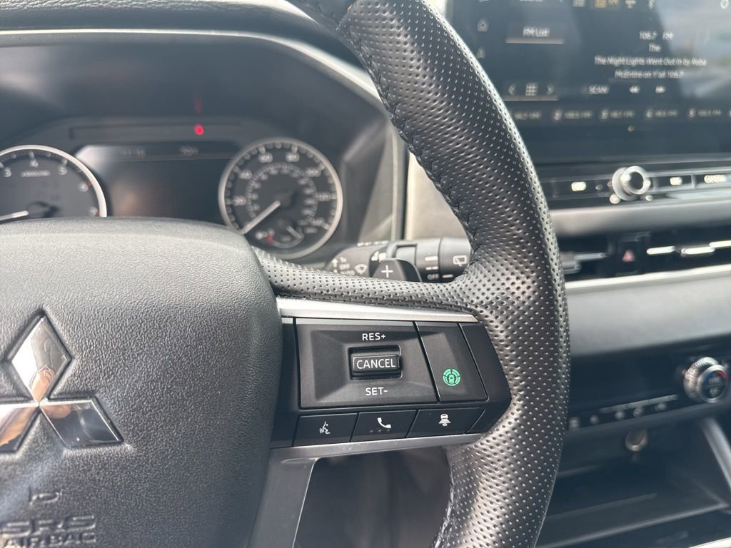 Used 2025 Mitsubishi Outlander SE FWD image 15