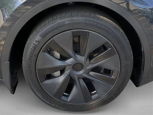 Used 2025 Tesla Model Y Long Range image 24