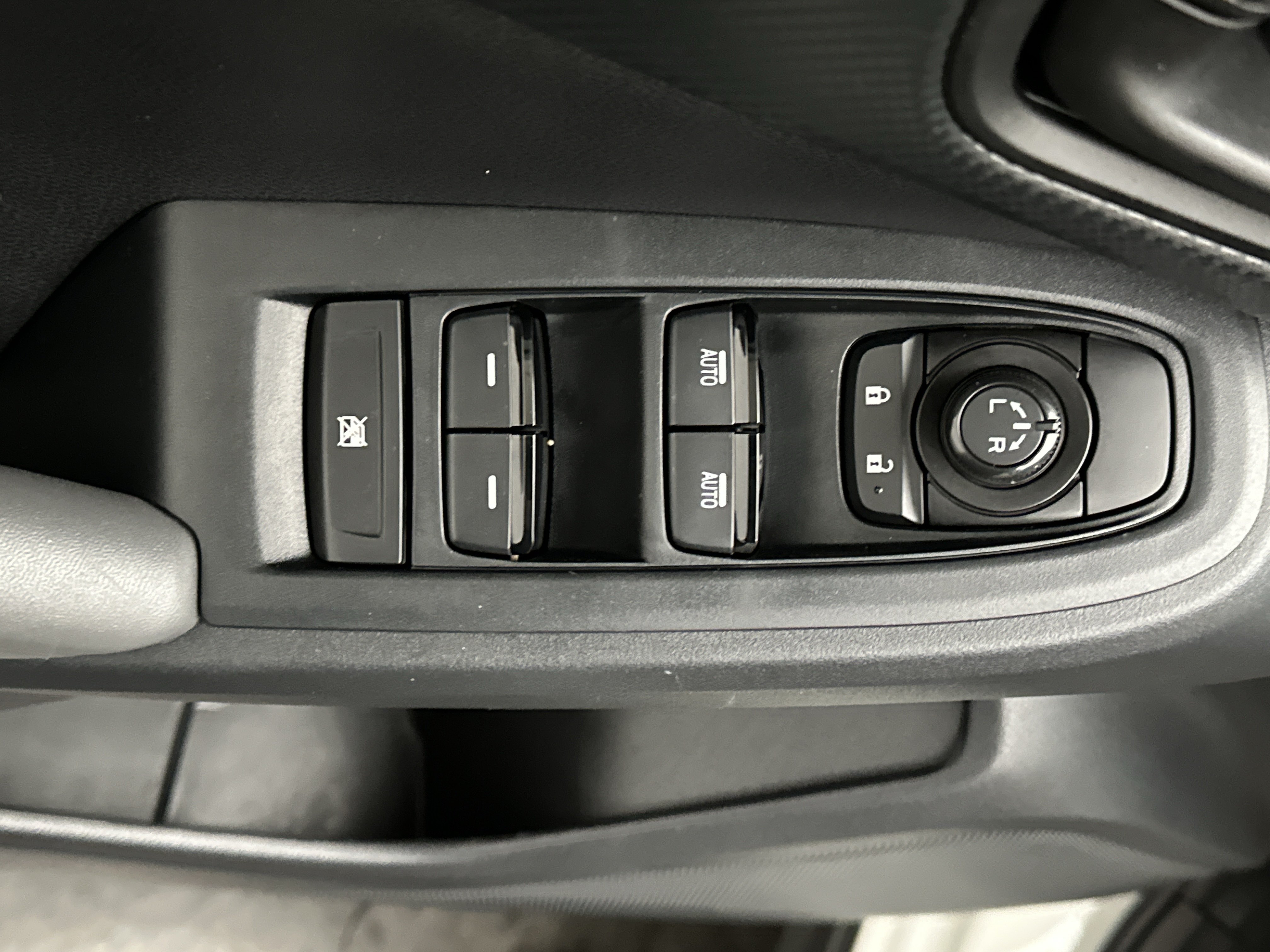 Used 2025 Subaru Crosstrek 2.0i AWD/4WD image 17