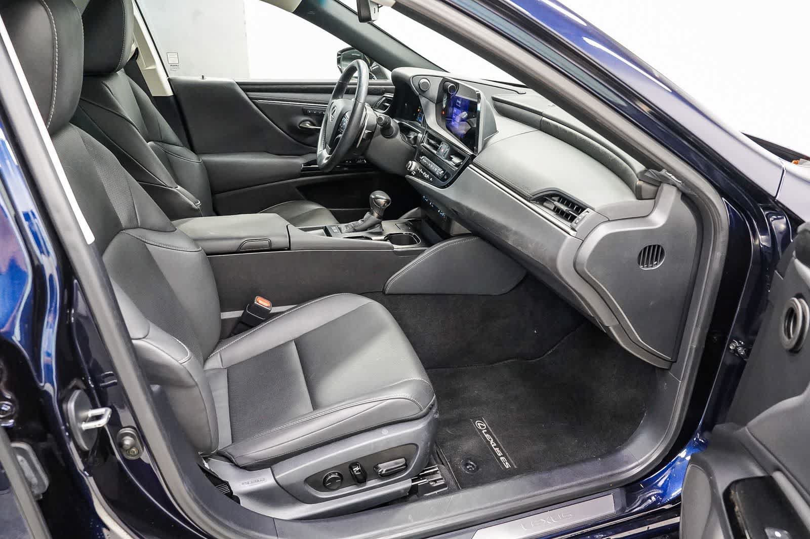 Used 2024 Lexus ES 300h w/ Premium Package FWD image 17