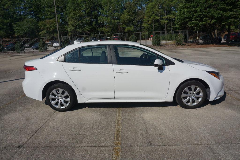 Used 2024 Toyota Corolla LE FWD image 18