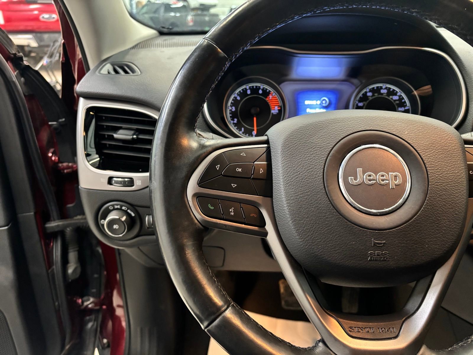 Used 2019 Jeep Cherokee Limited image 16