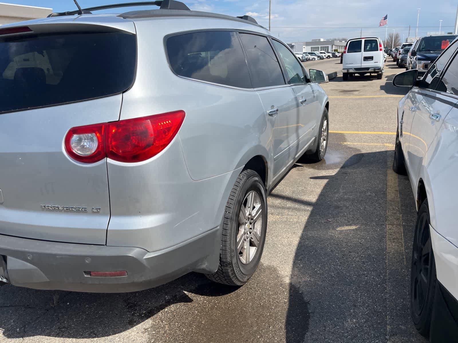 Used 2009 Chevrolet Traverse LT image 14