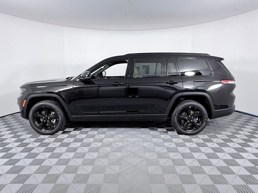 Used 2025 Jeep Grand Cherokee L Limited w/ Black Appearance Package image 7